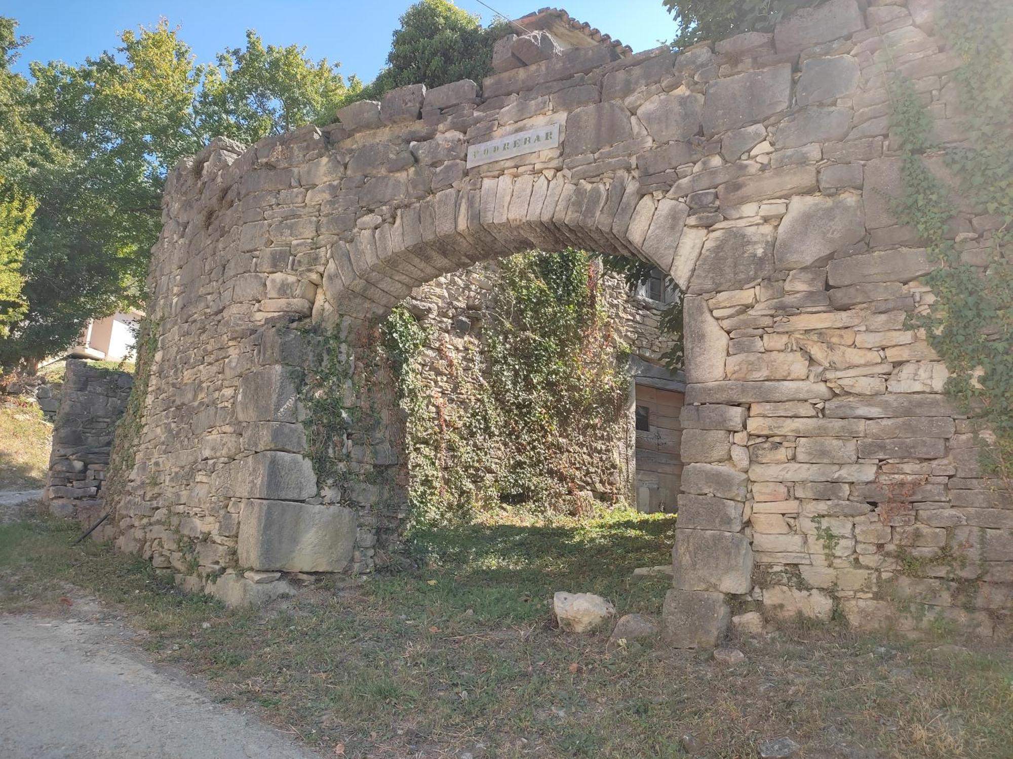 Studio Apartman Bari Buzet Exterior foto